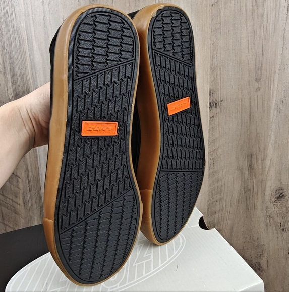 LUGZ New In Box Men’s Clipper Slip-On Sneaker in Black size 9.5 Wide - Picture 4 of 6